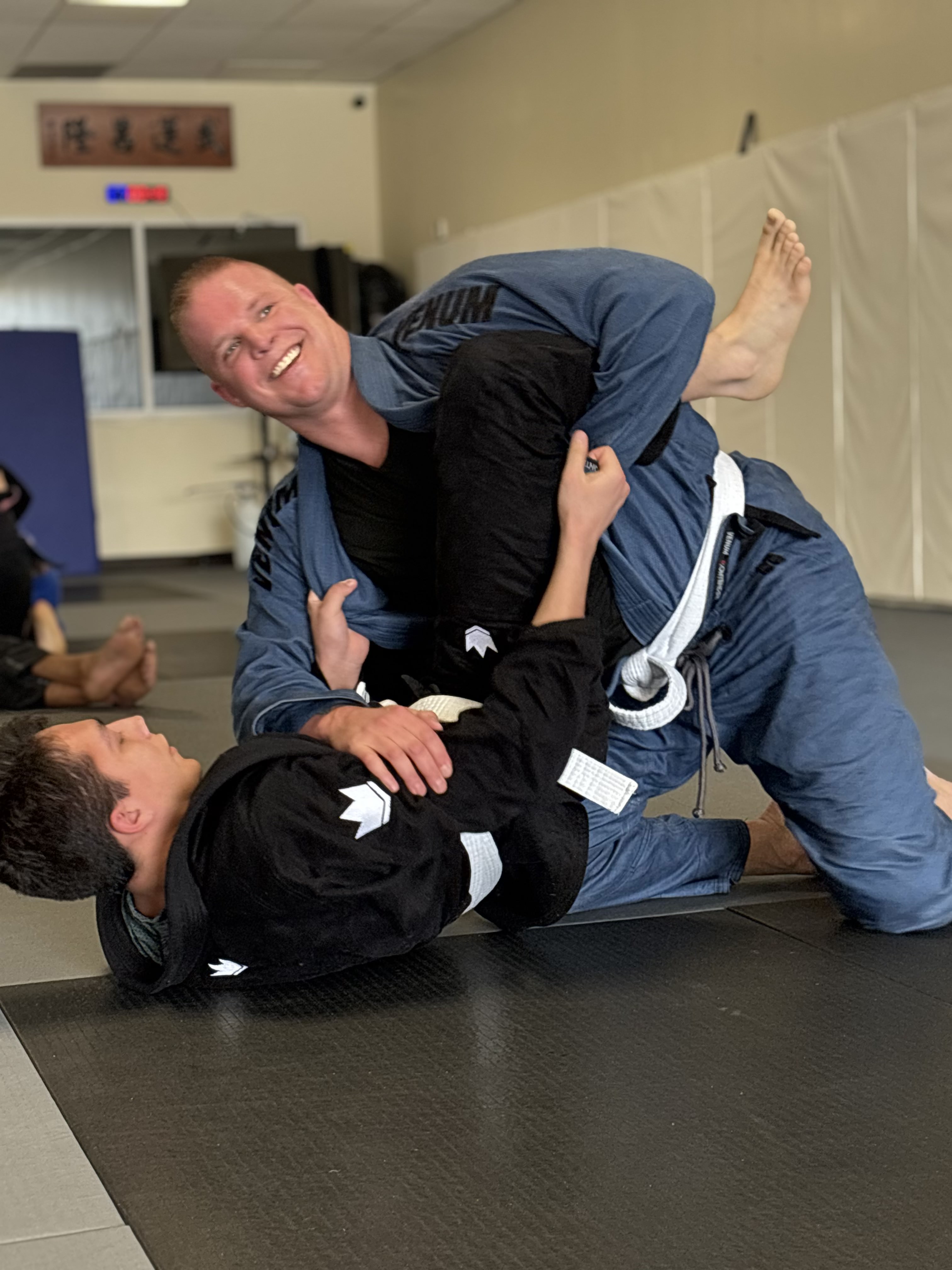 Adult sparring and guard passing at ZEN BJJ Coopersburg PA